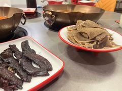 -毛辣果·贵州红酸汤牛肉火锅(西单店)
