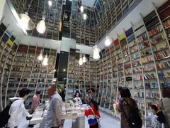 -钟书阁(松江泰晤士小镇店)