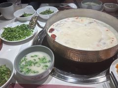 -洪氏嗨捞·广东猪肚鸡·椰子鸡火锅(西咸万象城店)