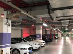 -虹桥天地-停车场