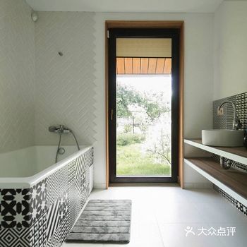 卫生间的瓷砖，居然可以铺的这么美！