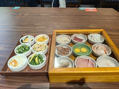 -良米山·云南野生菌过桥米线(上海首店)