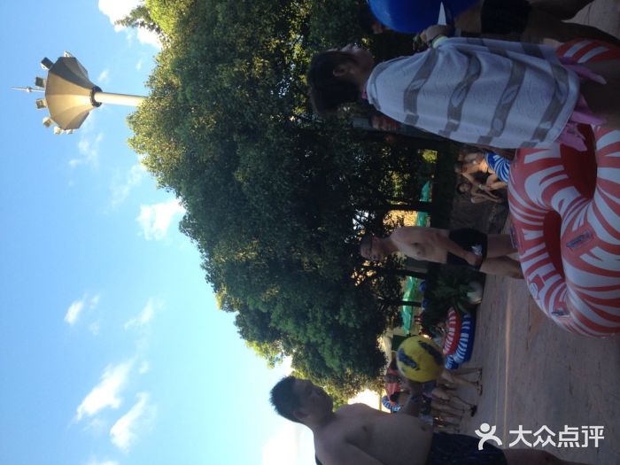 热带风暴水上乐园休息区图片
