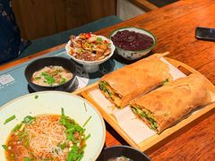 -八月美食小馆(银泰城总店)