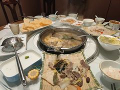 -乡土黄·鲜牛肉火锅·小龙虾(兴业街店)