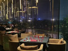 浪漫的餐桌布置-wann lounge 低温慢煮牛排·清吧