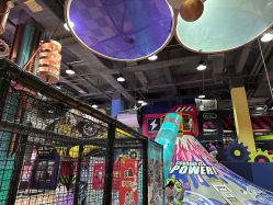 -欧酷世界动力星球(王府井奥莱UP TOWN店)