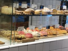 面包甜点陈列柜-野上麦田(中贸广场店)