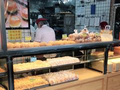 面包甜点陈列柜-鲍师傅糕点(江苏路店)