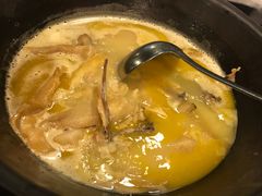 -鲜入围煮花胶鸡海鲜火锅