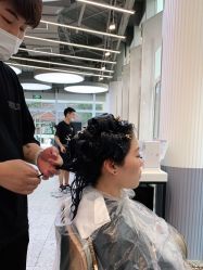-PE SALON 