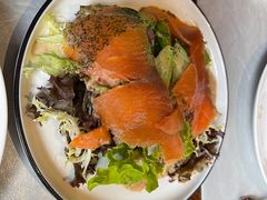 烟熏三文鱼色拉-YUE·6·西式融合餐厅(外滩六号店)