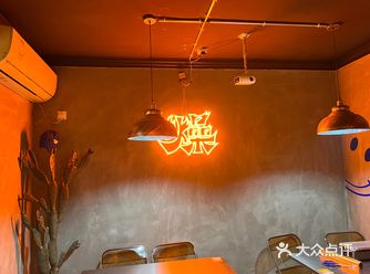 「九街特色烧烤夜啤酒」今天偶然来到这店被外面躺椅的风