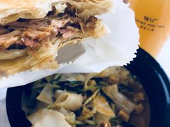 -荀记肉夹馍(三八家乐福店)