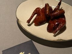 脆皮乳鸽-荣轩(新荣记环球金融中心店)
