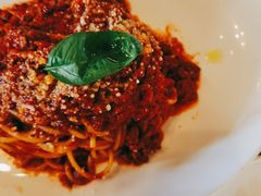 经典意大利细面配蒜味番茄酱-WOLFGANG PUCK KITCHEN & BAR(迪士尼小镇店)
