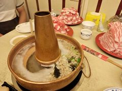 -洞庭洲·防空洞火锅·烧烤·铜锅涮肉(新百广场店)