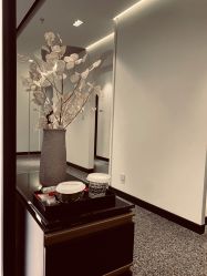 -SWANK SALON