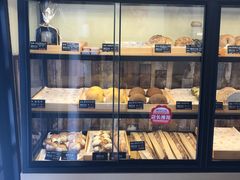 面包甜点陈列柜-啊噗吐呦现场烘焙(麦凯乐店)