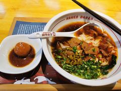 -呷佬·长沙手工米粉(金沙江路店)