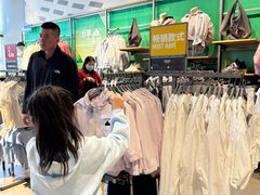 -百年港湾奥特莱斯(香炉礁店)