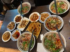 -爆炸头阿姨小四川正宗川味小吃(无任何分店)