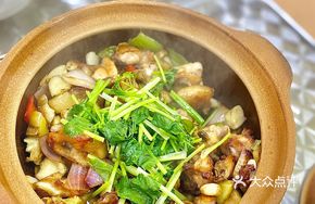 Stir-Fried Chicken with Ginger in Clay Pot