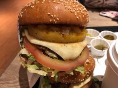 -The Habit Burger Grill 哈比特汉堡(复兴soho店)