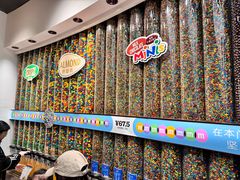 -m豆巧克力世界(上海世茂广场店)