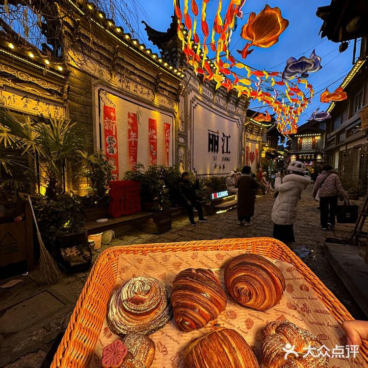  确实是丽江牛逼好吃的面包店啊啊啊……… 