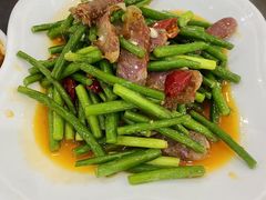 蒜苔炒香肠-汪营鸭杂(东风大道店)