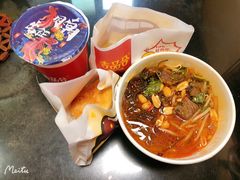 牛肉酸辣粉-吉品合酥脆烤饼(太平洋森活天地店)