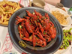 -肥肥虾庄·金牌油焖大虾(汉街SKP店)