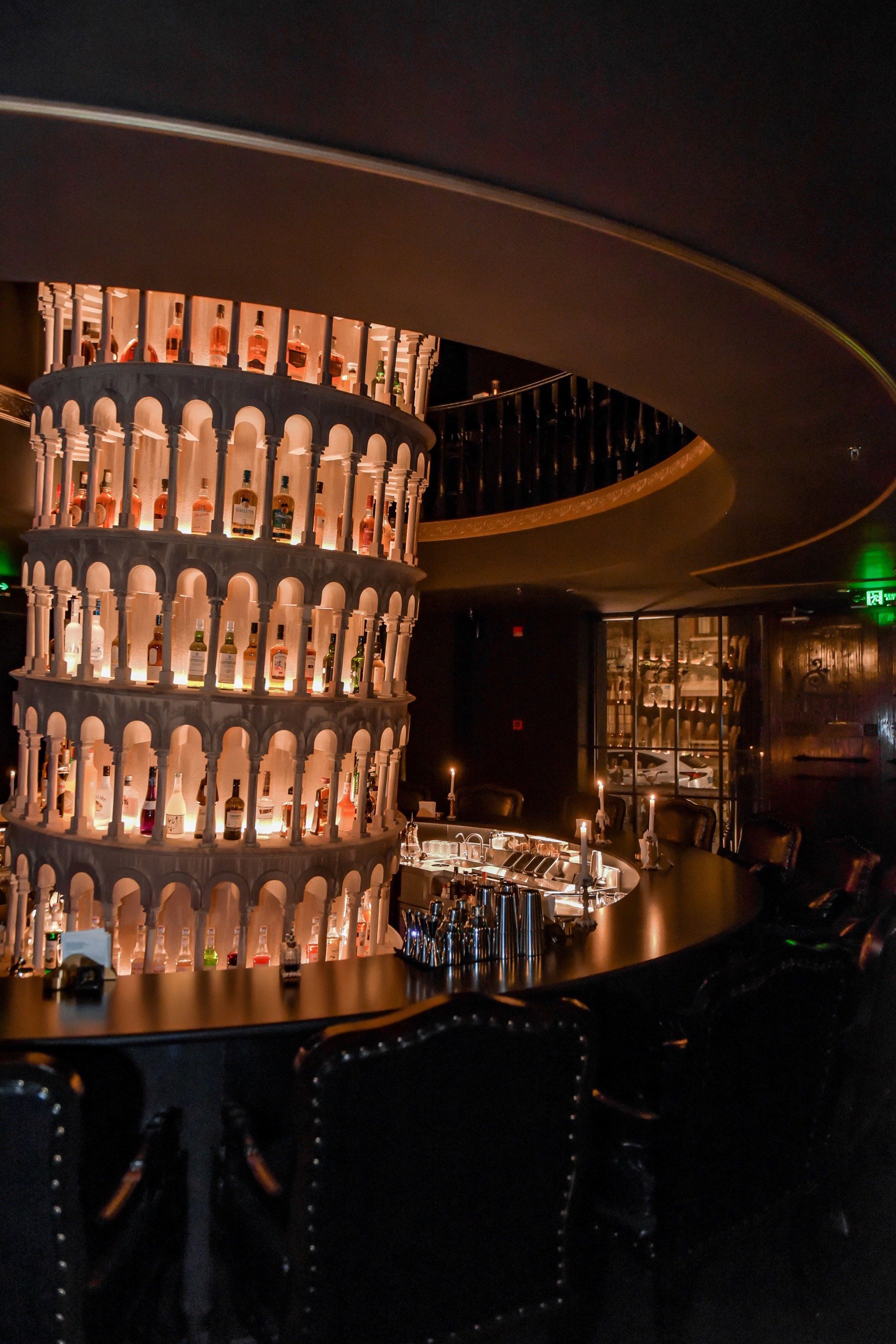 杭州首家黑色巴洛克酒吧🍸斜塔酒柜太酷了