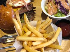 牛肉培根汉堡-遇见西木美式餐厅(体育路店)