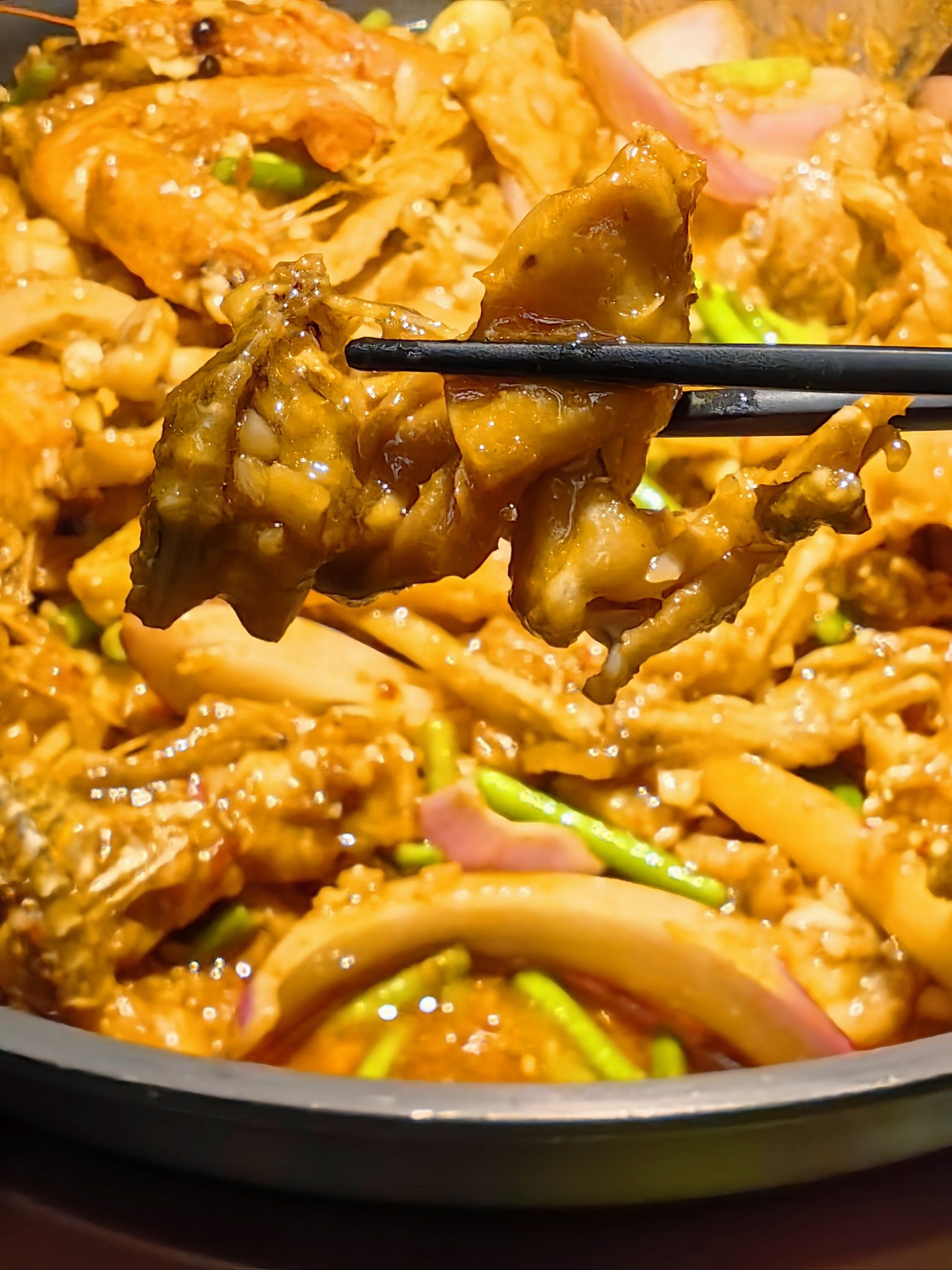 黄金蒜香牛蛙煲
