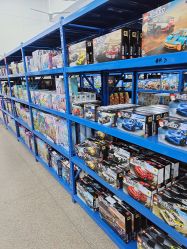-逝水玩具折扣店