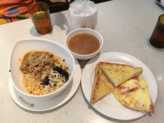 沙爹牛肉捞出前一丁-香港新发烧腊茶餐厅(书城店)