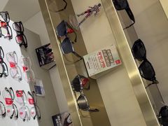 -视野联行眼镜•蔡司•依视路(温江店)