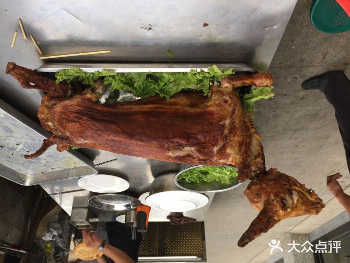 艾丁湖烤全羊艾丁湖 烤全羊图片