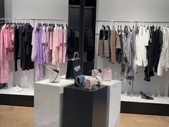 -GIVENCHY(佛罗伦萨小镇奥莱店)