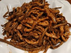 鲜茶树菇炒肉丝-马凯餐厅(地安门店)