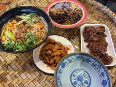 -爆炸头阿姨小四川正宗川味小吃(无任何分店)