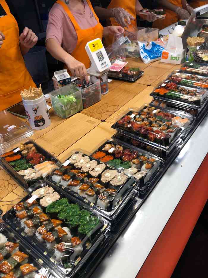 多多寿司-"位于国贸中心的负二楼,一个小摊位,这一层.