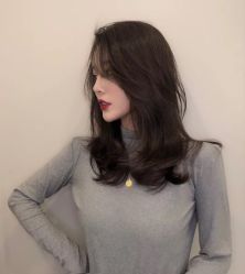 -天下皇剪新潇洒美容美发