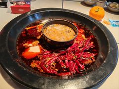 妥协鸳鸯锅-爱你您·自家鱼塘·活水喷泉鱼火锅(八里店)