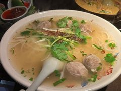 -大头虾越式风味餐厅(光明广场店)