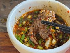 -黄利砖万峰林布依特色酸笋牛肉馆