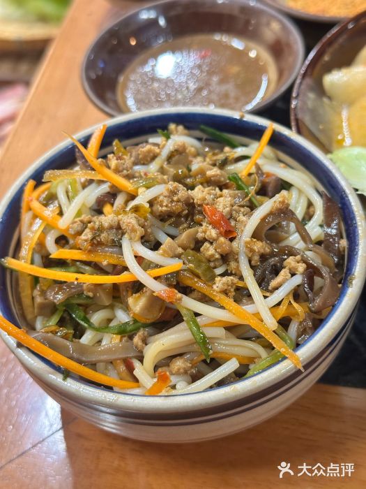 阿山卓·野生菌火锅·纳西火塘烤肉图片