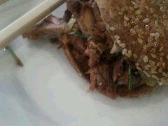 烧饼加肉-聚德华天护国寺小吃(甜水园店)